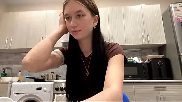 LaraDraggoo online show from March 2026 07:35:01 PM