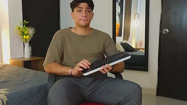 MrAdonis  online show from April 2026 07:47:01 PM