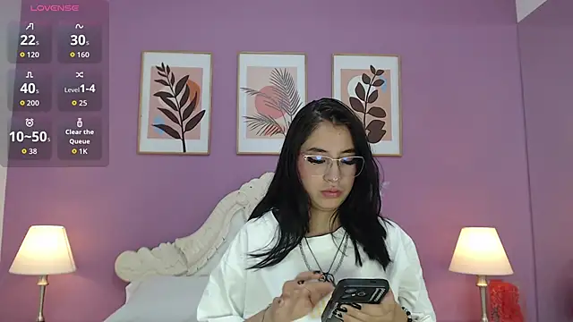 Snapshot of YayaQueen chatting on May 2026 12:11:02 PM YayaQueen online show from May 2026 12:11:02 PM