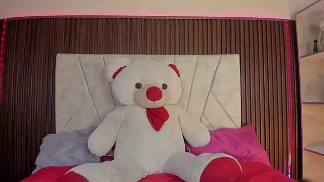 nikkita dragon  online show from April 2026 08:39:01 PM