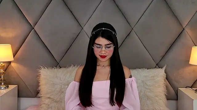 Snapshot of OliviaDiaz chatting on June 2026 01:28:02 AM OliviaDiaz online show from June 2026 01:28:02 AM