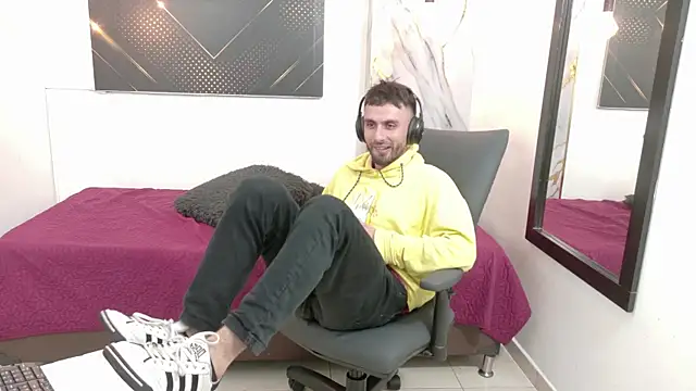 Snapshot of KingOfTemptation chatting on May 2026 03:24:01 AM KingOfTemptation online show from May 2026 03:24:01 AM