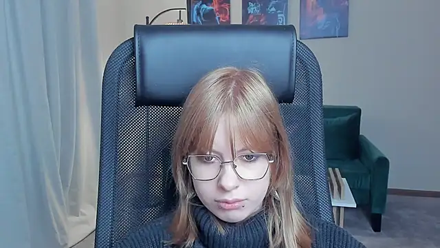 NiaHodge online show from March 2026 01:38:02 PM