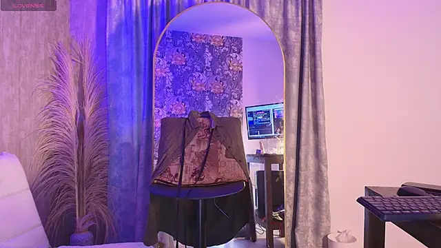 davis saint online show from April 2026 07:58:01 PM