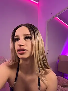 ScarletFlameee online show from April 2026 05:23:01 AM