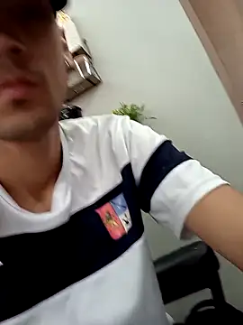 TommyyFoxx online show from April 2026 05:14:01 PM