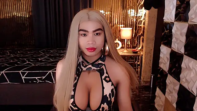 Snapshot of seductive_yhure chatting on June 2026 04:21:02 PM seductive yhure online show from June 2026 04:21:02 PM