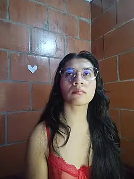Snapshot of Amanda_x1 chatting on May 2026 07:43:02 PM Amanda x1 online show from May 2026 07:43:02 PM