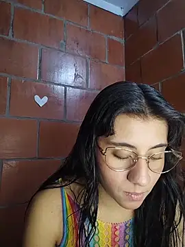 Snapshot of Amanda_x1 chatting on May 2026 07:43:01 PM Amanda x1 online show from May 2026 07:43:01 PM