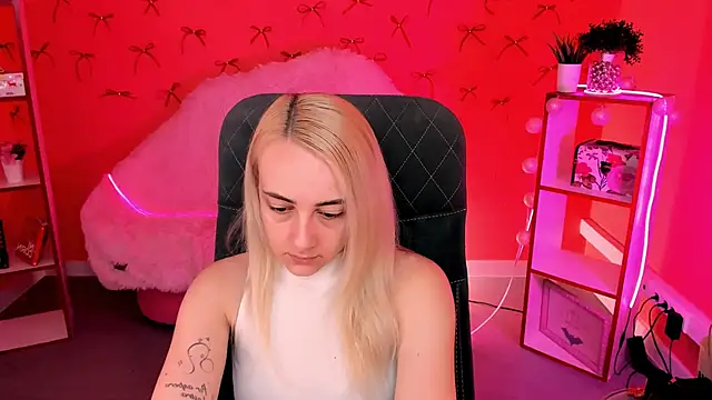 CarolMoor online show from April 2026 09:07:01 AM