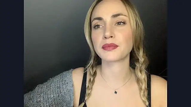 Snapshot of ScarlettSensitive chatting on May 2026 08:27:02 PM ScarlettSensitive online show from May 2026 08:27:02 PM