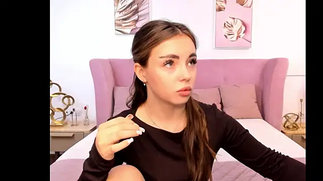 MyEvelin online show from April 2026 03:28:01 AM