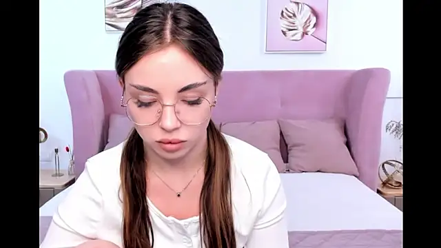 Snapshot of MyEvelin chatting on May 2026 03:37:02 AM MyEvelin online show from May 2026 03:37:02 AM