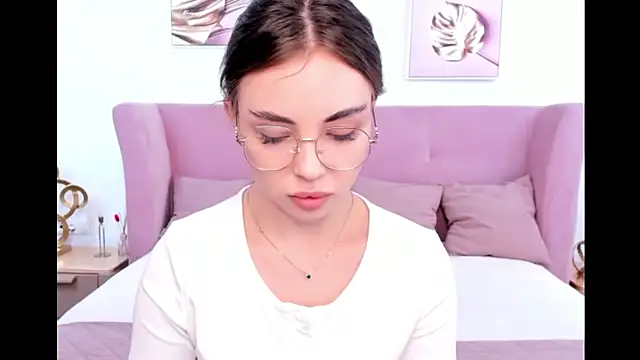 Snapshot of MyEvelin chatting on June 2026 04:25:02 AM MyEvelin online show from June 2026 04:25:02 AM