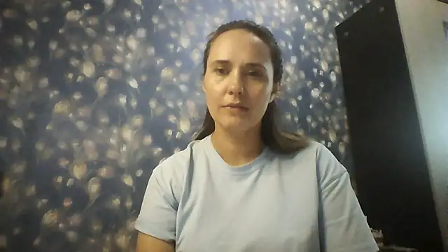 Alisa07qw online show from June 2026 01:59:01 PM