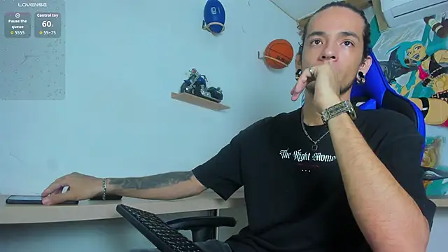Snapshot of Skinny_Mac chatting on May 2026 12:43:02 PM Skinny Mac online show from May 2026 12:43:02 PM