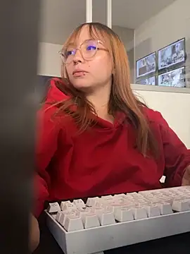 Snapshot of Milaac_ chatting on April 2026 04:52:01 PM Milaac online show from April 2026 04:52:01 PM