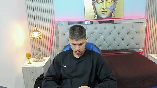 AlessandroFranco online show from April 2026 01:42:02 PM