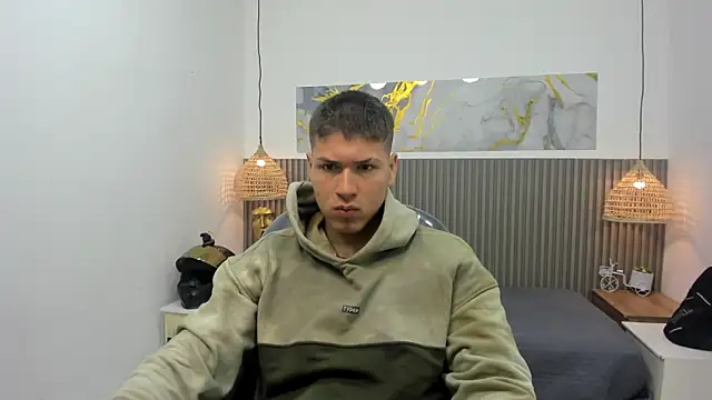 AlessandroFranco online show from May 2026 01:18:01 PM