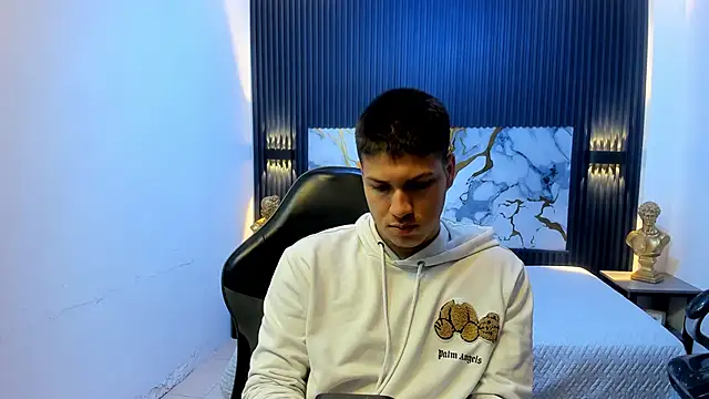 AlessandroFranco online show from May 2026 01:19:01 PM