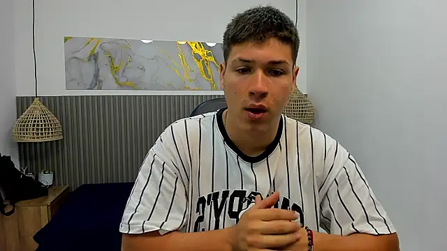 Snapshot of AlessandroFranco chatting on July 2026 12:29:01 PM AlessandroFranco online show from July 2026 12:29:01 PM