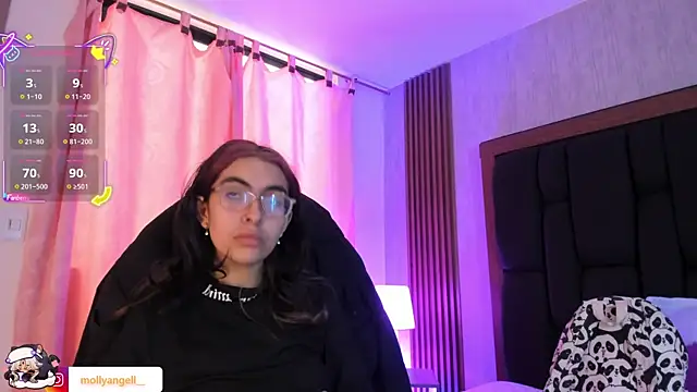 Molly A online show from June 2026 03:47:01 PM