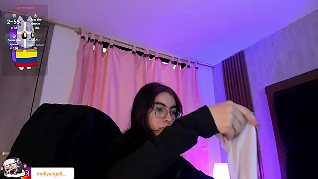 Snapshot of Molly_A chatting on June 2026 02:44:02 PM Molly A online show from June 2026 02:44:02 PM