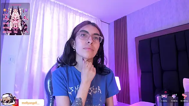 Snapshot of Molly_A chatting on August 2026 03:03:02 PM Molly A online show from August 2026 03:03:02 PM