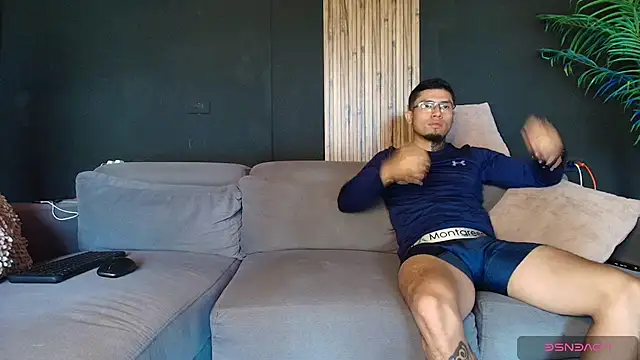 Snapshot of angelstream chatting on May 2026 12:44:02 PM angelstream online show from May 2026 12:44:02 PM