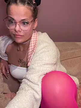 EmiliaSunx online show from March 2026 08:37:02 PM