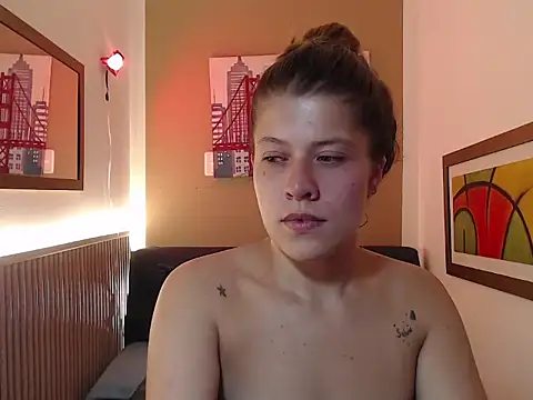 Moonna linnda online show from March 2026 07:30:01 PM