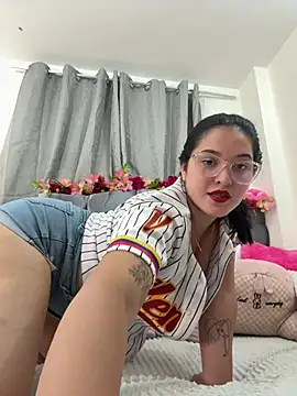 Snapshot of Isabella_Roses_ chatting on July 2026 01:46:02 AM Isabella Roses online show from July 2026 01:46:02 AM