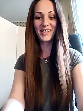 LunaCrystall online show from May 2026 04:03:01 PM