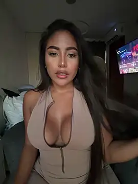 SaraValentina11 online show from May 2026 10:49:02 PM