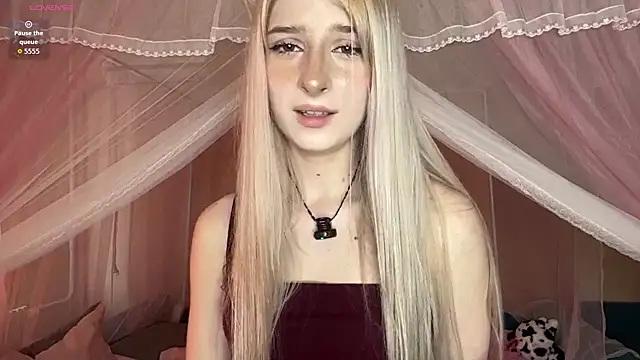 Snapshot of OnlyEva1 chatting on May 2026 09:26:02 AM OnlyEva1 online show from May 2026 09:26:02 AM