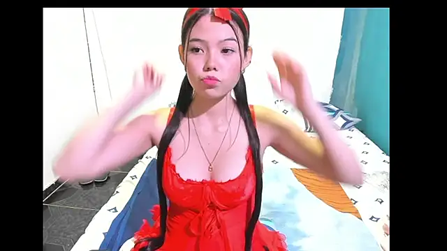 Snapshot of Draculaura_X chatting on July 2026 08:11:02 PM Draculaura X online show from July 2026 08:11:02 PM
