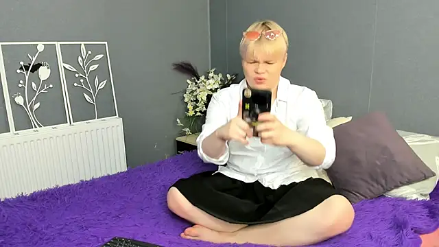 Snapshot of Mark_Brain chatting on May 2026 12:32:01 PM Mark Brain online show from May 2026 12:32:01 PM