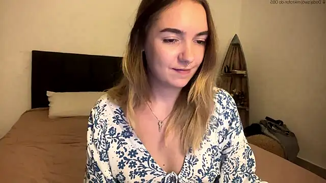 Snapshot of RoxyWet chatting on April 2026 02:23:02 PM RoxyWet online show from April 2026 02:23:02 PM