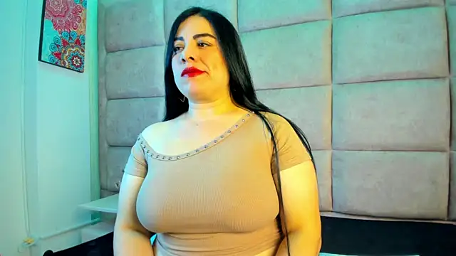 Snapshot of Emilyy_Moon_ chatting on May 2026 02:50:01 AM Emilyy Moon online show from May 2026 02:50:01 AM