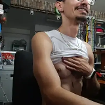 jhosuamoore online show from April 2026 07:58:01 PM