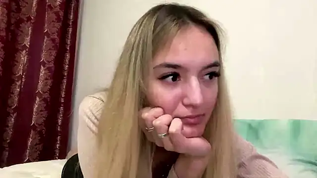 ReathaKiss online show from April 2026 03:03:02 PM