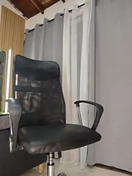 Snapshot of Oliver_bigblack_cock chatting on May 2026 06:27:01 PM Oliver bigblack cock online show from May 2026 06:27:01 PM