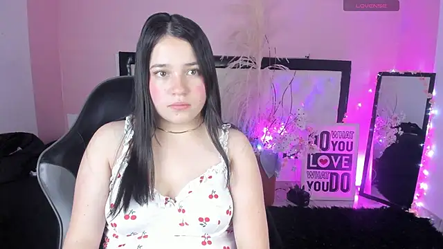 Snapshot of Julieth_Caandy chatting on May 2026 11:31:02 AM Julieth Caandy online show from May 2026 11:31:02 AM
