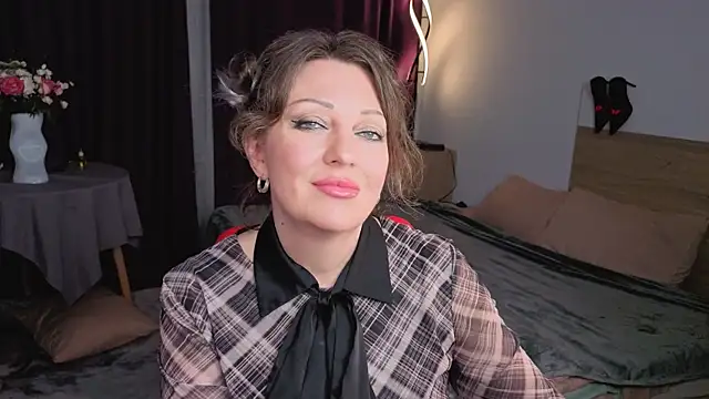 Snapshot of Sirena_Fly chatting on June 2026 10:21:02 PM Sirena Fly online show from June 2026 10:21:02 PM