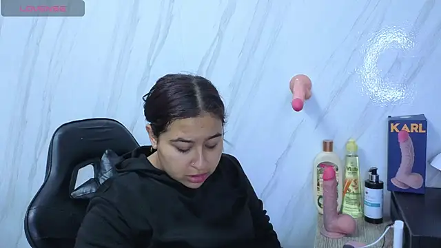 Lunafemme tf online show from April 2026 03:20:01 AM