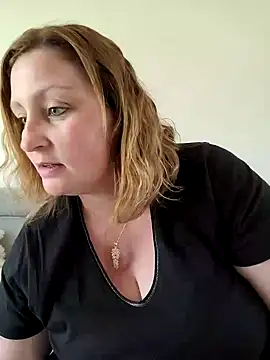 Snapshot of duotroublant chatting on April 2026 02:01:01 PM duotroublant online show from April 2026 02:01:01 PM