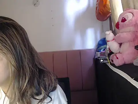 Snapshot of Amber_Blesssed chatting on April 2026 03:53:01 PM Amber Blesssed online show from April 2026 03:53:01 PM