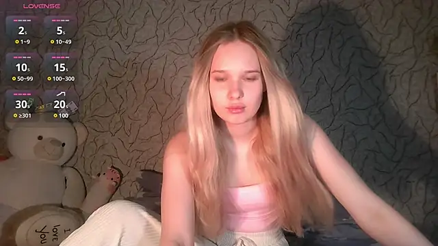 Snapshot of Alice_Pleasance chatting on June 2026 03:29:01 PM Alice Pleasance online show from June 2026 03:29:01 PM
