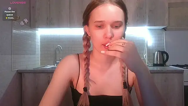 Snapshot of Alice_Pleasance chatting on June 2026 06:39:02 PM Alice Pleasance online show from June 2026 06:39:02 PM