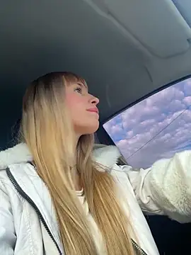 Camilabarbietoscano online show from March 2026 11:50:02 AM